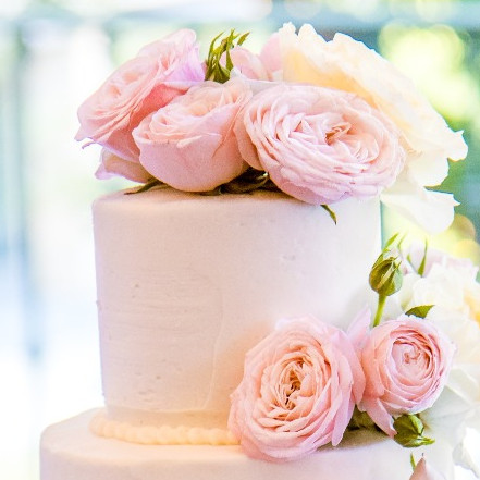 Decoration on top of the wedding cake