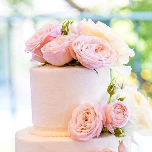 Decoration on top of the wedding cake